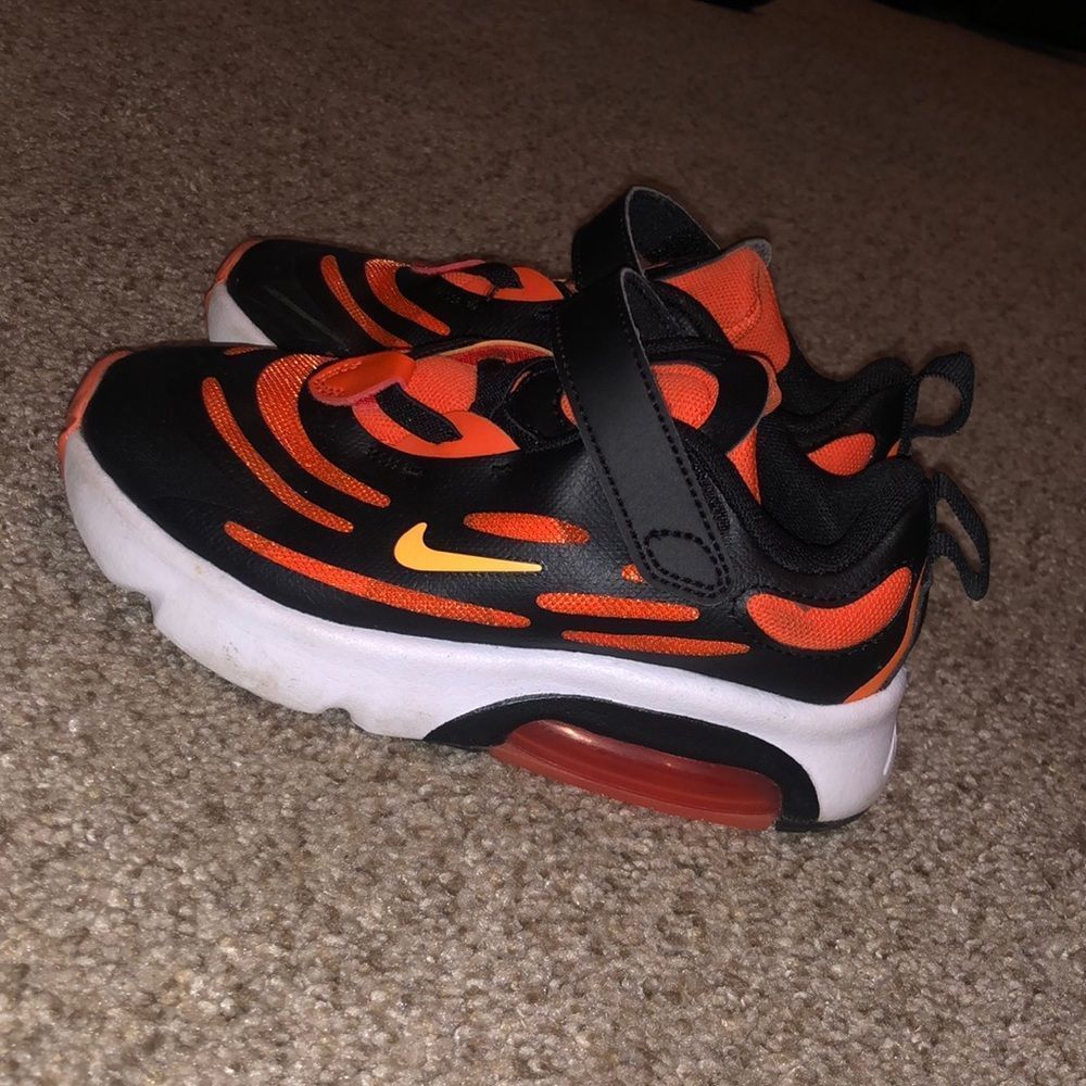Nike Air Max Boys 10c shoes orange black white